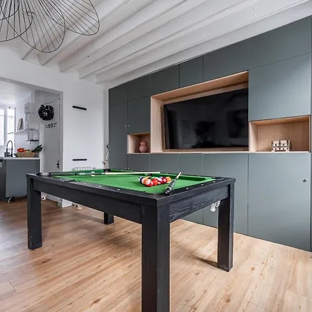 Flat With Billard And View Apartman